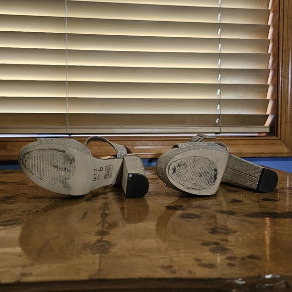 Mix no. 6,  7.5 gold glitter high heels - Picture 2 of 6